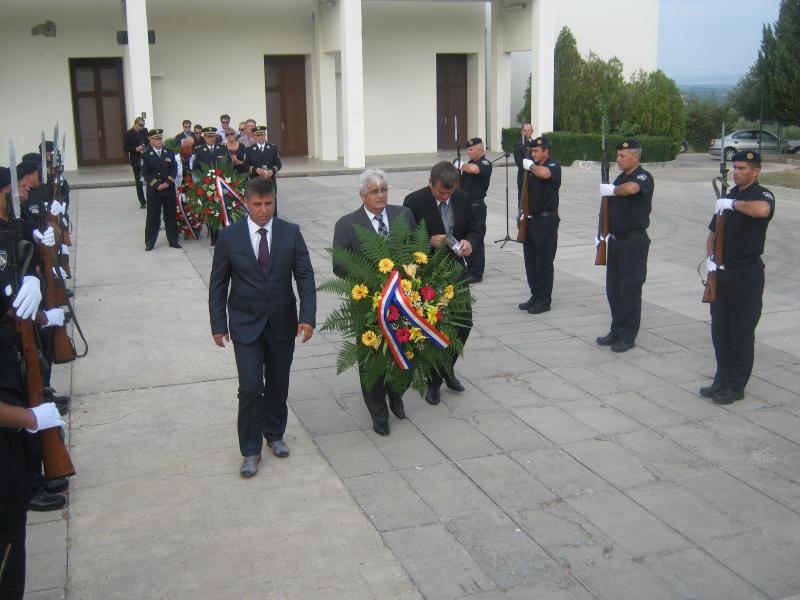 Polaganjem vijenaca odana počast hrvatskim braniteljima