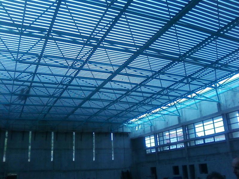 Postavljena čitava krovna konstrukcija na sportskoj dvorani Osnovne škole Meterize