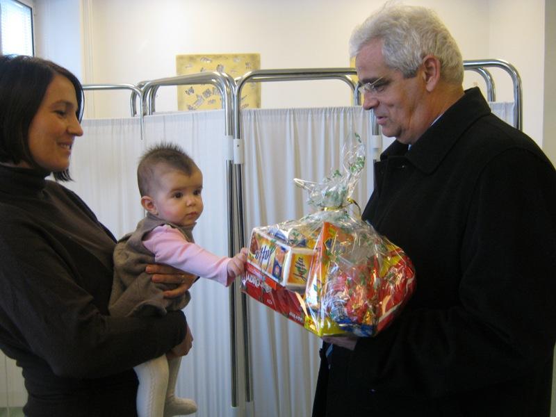 U povodu sv. Nikole gradonačelnik posjetio djecu na Odjelu pedijatrije Opće bolnice