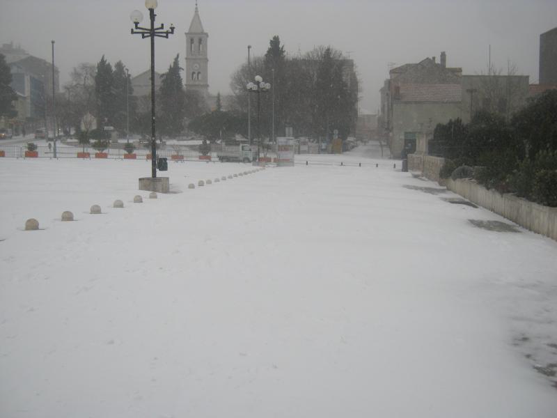 Tijekom jutra odvozit će se snijeg s Poljane i glavnih križanja