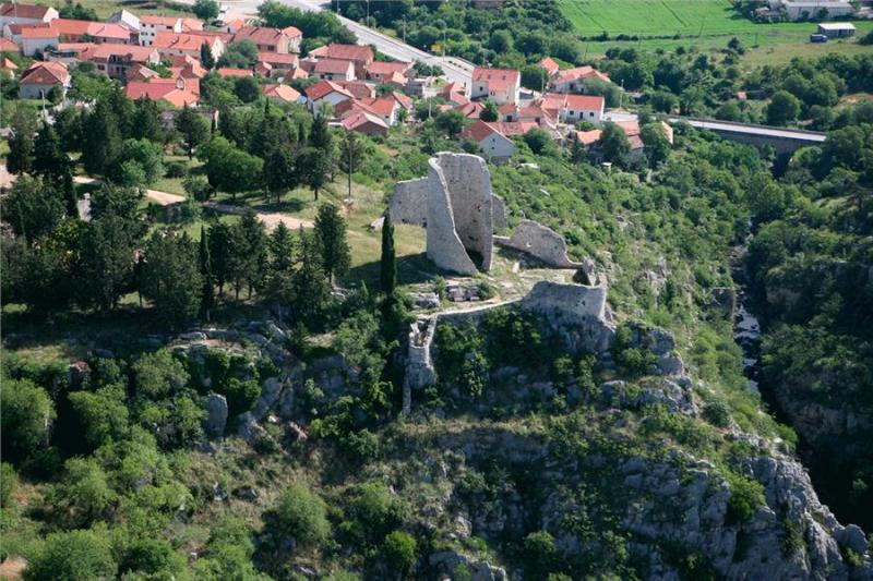 U ponedjeljak u Drnišu sastanak ravnatelja