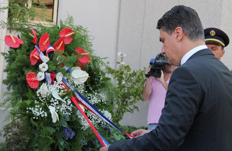 Premijer Zoran Milanović odao počast preminulim vatrogascima