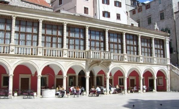 Za blagdane restorani i barovi mogu raditi duže