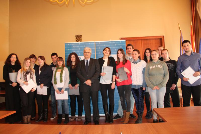 Grad Šibenik dodijelio stipendije za 2013. godinu