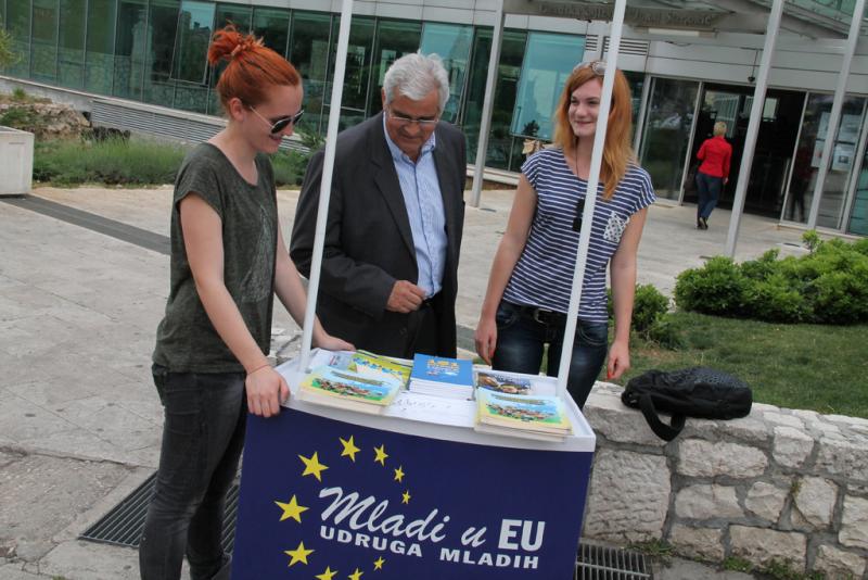 Prezentacija za mlade: „Znanjem u Europu – što je to EU projekt?“