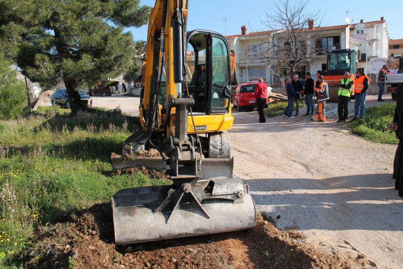 Završeni radovi na uređenju Ražinske ulice na Brodarici i stepenice na Šubićevcu