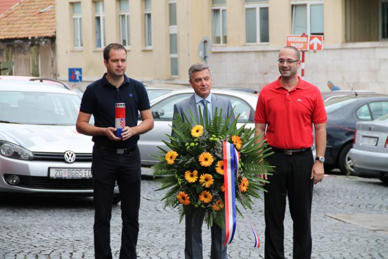 Gradonačelnik sa zamjenicima položio vijence ispred Vatrogasnog doma