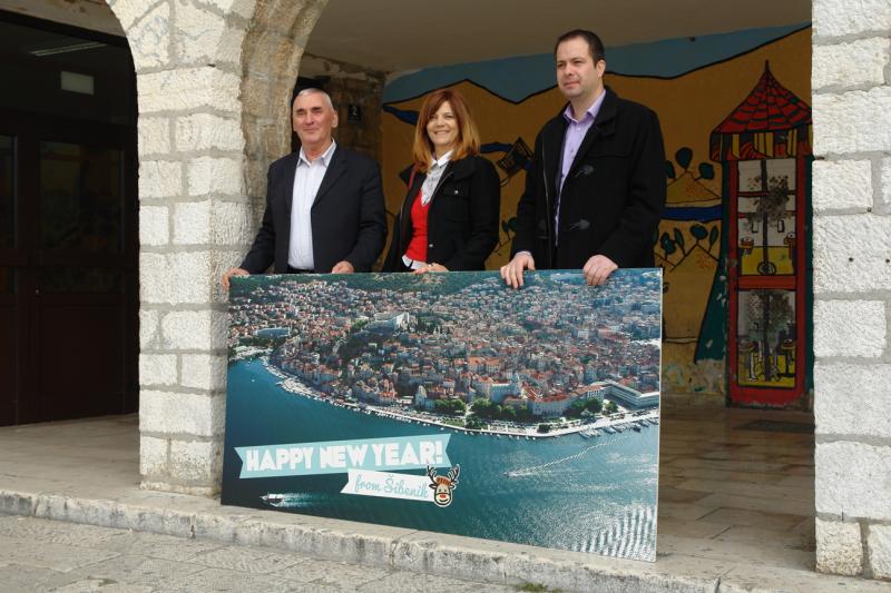 Sedam božićnih razglednica krenule svoj đir po šibenskim školama i vrtićima