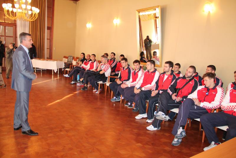 Gradonačelnik Grada Šibenika dr. Željko Burić primio hrvatsku vaterpolsku reprezentaciju Gradonačelnik Grada Šibenika dr. Željko Burić primio hrvatsku vaterpolsku reprezentaciju