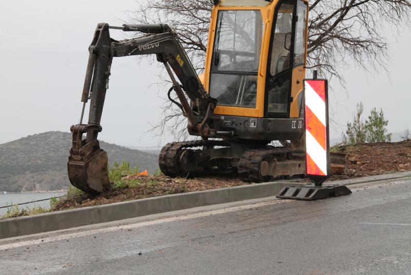 Građevinski radovi na odbojnoj ogradi u Ulici kralja Zvonimira 