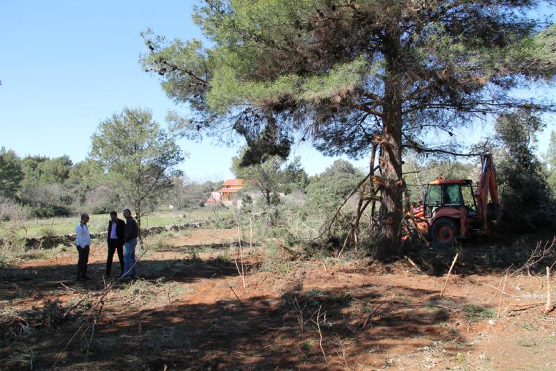 Započeli su radovi na pripremi terena za izgradnju dječjeg igrališta u Ražinama