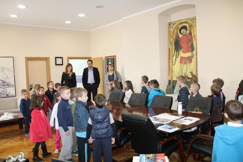 Mališani iz "Kućice" posjetili Gradsku upravu