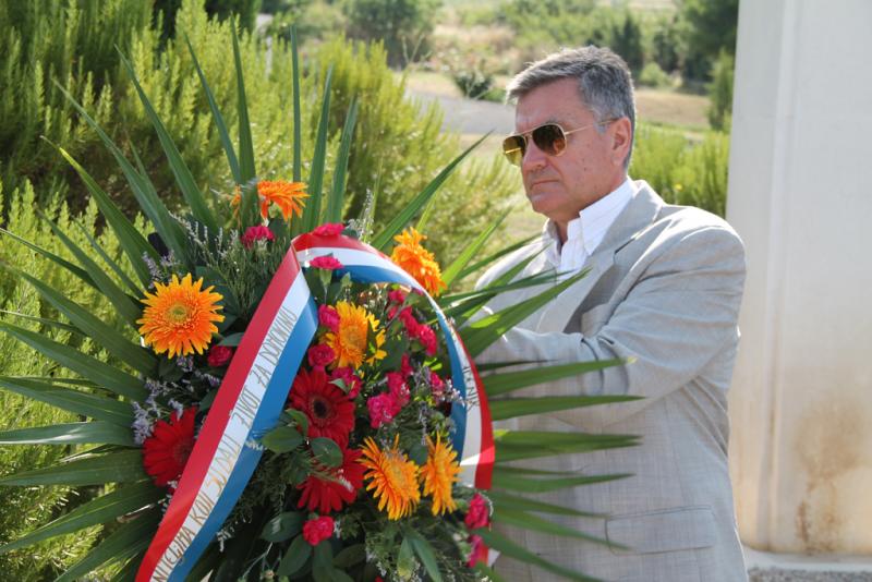 Polaganjem vijenaca obilježen Dan državnosti
