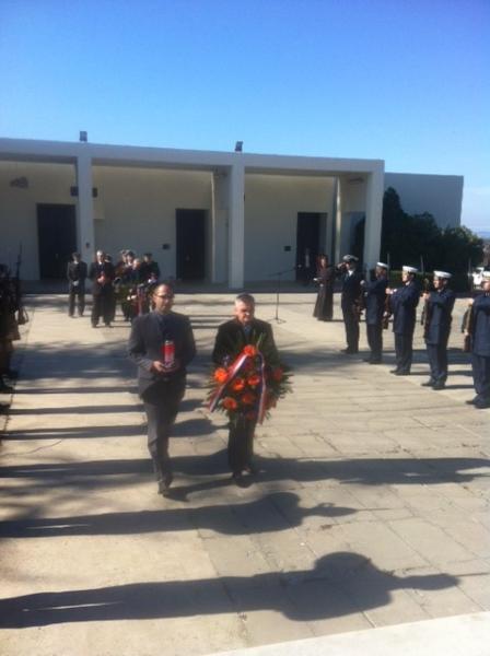 Polaganjem vijenaca i paljenjem svijeća obilježen blagdan Svih svetih