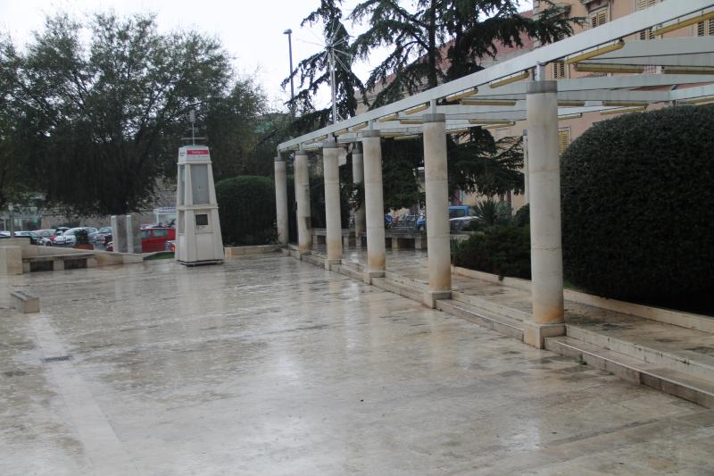 Stiže jako nevrijeme Stiže jako nevrijeme