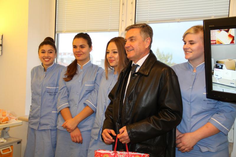 U povodu sv. Nikole gradonačelnik obišao male bolesnike na Odjelu za dječje bolesti
