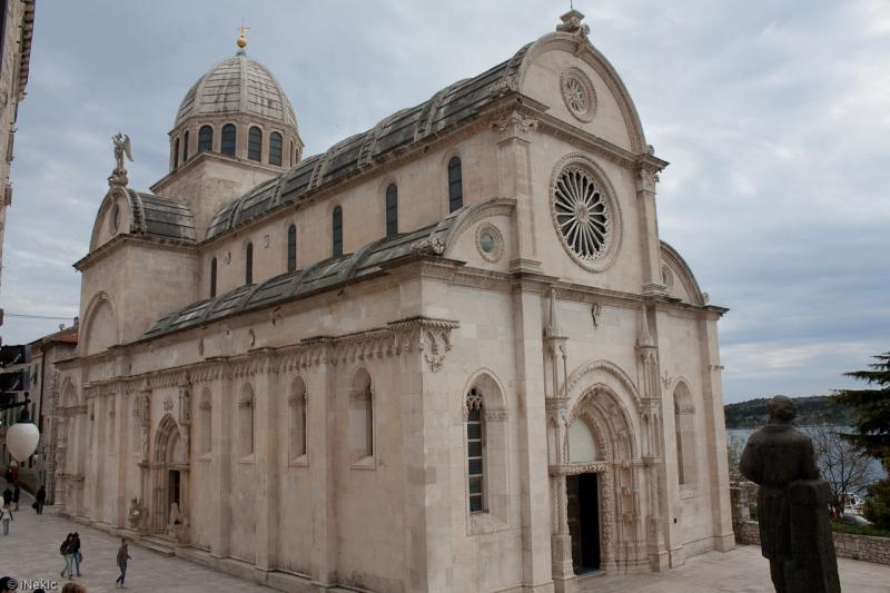 Tradicionalni napjevi "Za križen" u katedrali Tradicionalni napjevi "Za križen" u katedrali