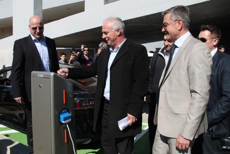 U Šibeniku puštena u pogon prva punionica za električna vozila U Šibeniku puštena u pogon prva punionica za električna vozila
