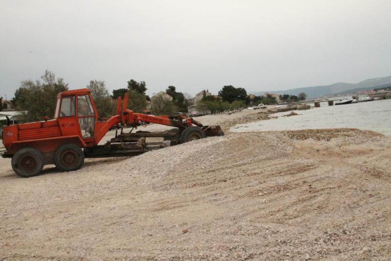 Počeli radovi na uređenju plaža i obala na Brodarici