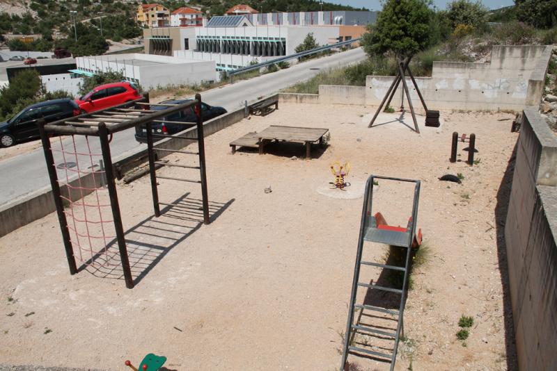 Popravljaju se dječja igrališta na Meterizama Popravljaju se dječja igrališta na Meterizama