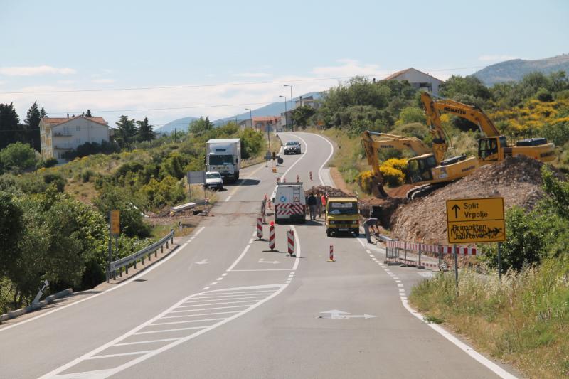 Za sav promet potpuno se zatvara dio ceste kod skretanja za Jadrtovac