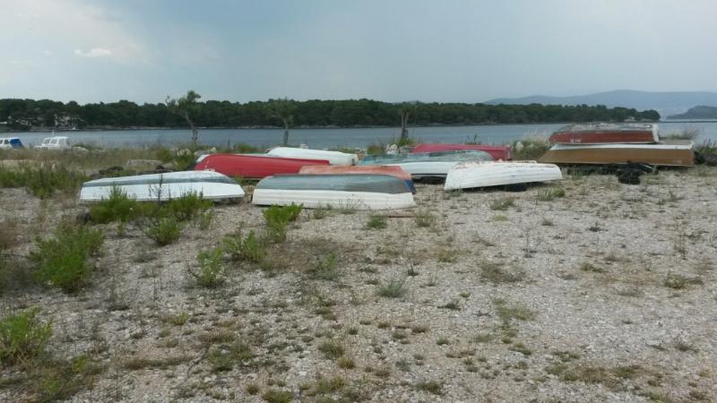 Uklonjeni ostavljeni brodovi na jadrijskoj  plaži  
