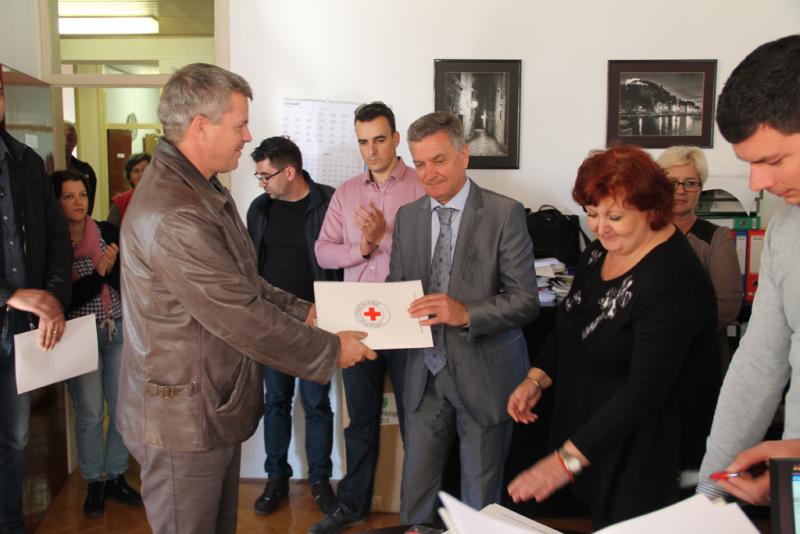 Dobrovoljnim darivateljima dodijeljene zahvalnice Gradskog društva Crvenog križa