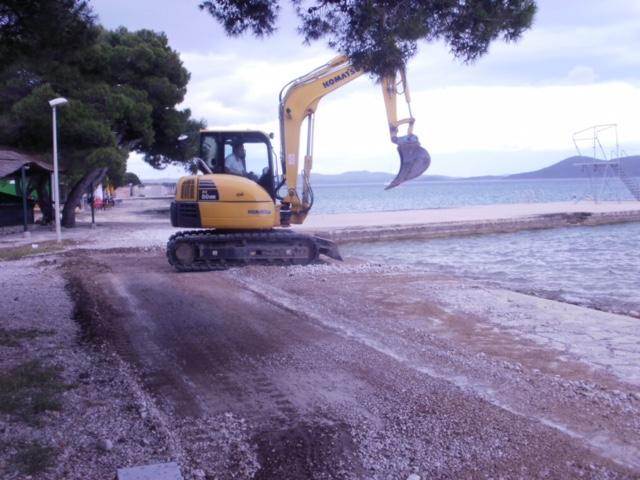 Počeli radovi na uređenju plaža i obala na Jadriji