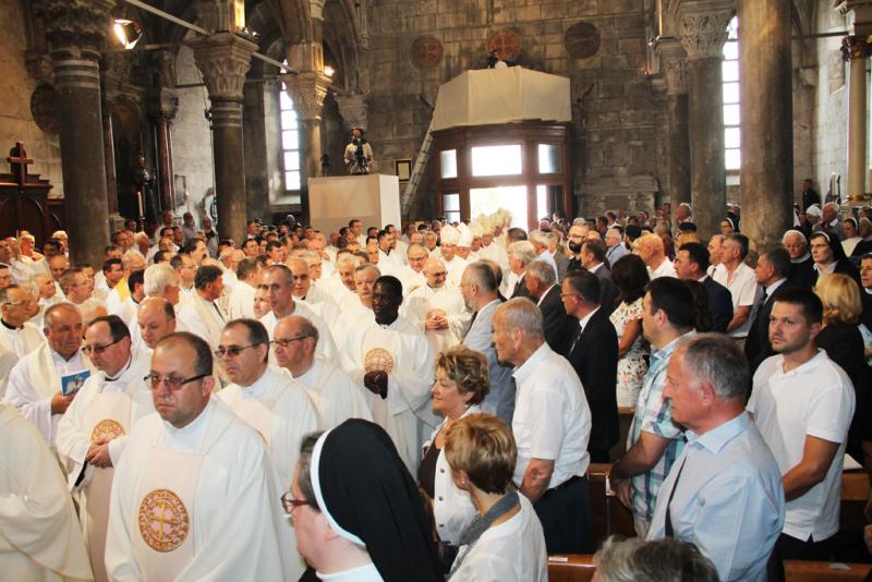 Zaređen novi šibenski biskup msgr. Tomislav Rogić