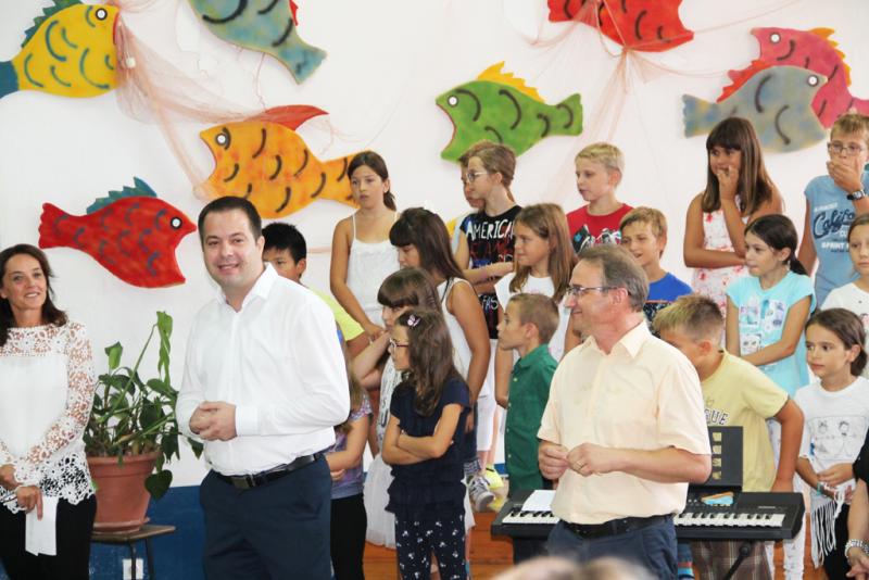 Učenicima prvih razreda šibenskih osnovnih škola podijeljene olovke s oznakom „950“ 