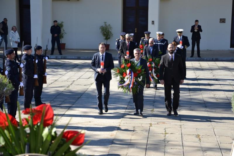 Uz blagdan Svih svetih i Dušni dan položeni vijenci i zapaljene svijeće 