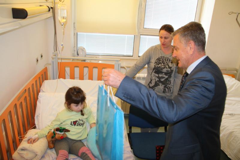 Gradonačelnik razveselio mališane na Odjelu šibenske pedijatrije