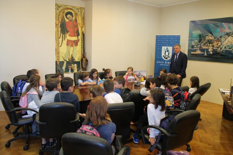 Učenici OŠ Brodarica i Grebaštica u posjetu gradonačelniku 