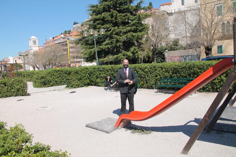  USKORO UREĐENJE DJEČJEG IGRALIŠTA NA ŠIBENSKOJ RIVI