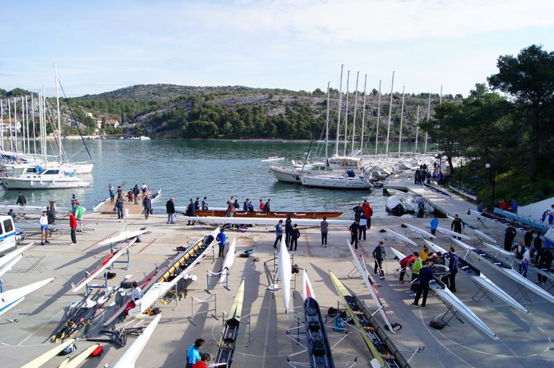 Sadržaji veslačkog „Hangara“ u Zatonu, namijenjeni veslanju,  na raspolaganju  su veslačkom sportu