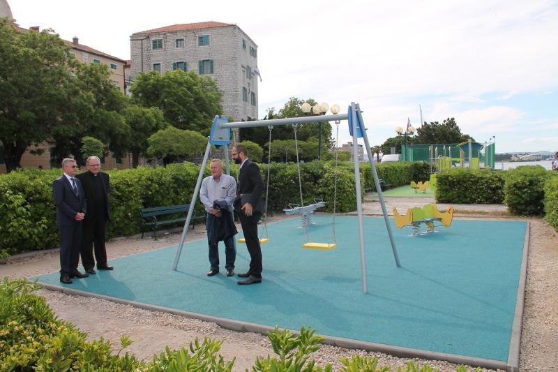 Od danas u funkciji obnovljeno dječje igralište na šibenskoj rivi 