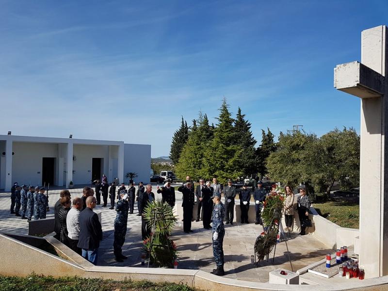 Povodom blagdana Svih svetih i Dušnog dana položeni vijenci i zapaljene svijeće