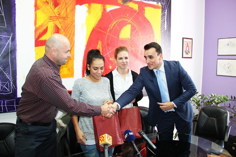 Zamjenik gradonačelnika Paško Rakić primio članove Kickboxing kluba Dalmatino Zamjenik gradonačelnika Paško Rakić primio članove Kickboxing kluba Dalmatino