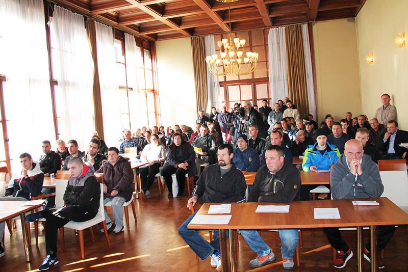 Grad Šibenik zapošljava 145 osoba na uređenju protupožarnih putova 