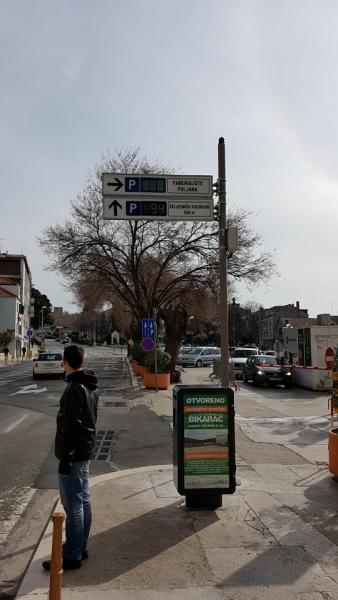 Gradski parking postavio LED signalizaciju o broju slobodnih parkirnih mjesta