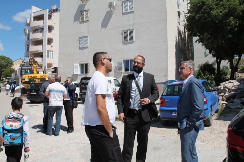 NASTAVLJA SE PROJEKT UREĐENJA JAVNIH POVRŠINA OKO STAMBENIH ZGRADA NA ŠUBIĆEVCU