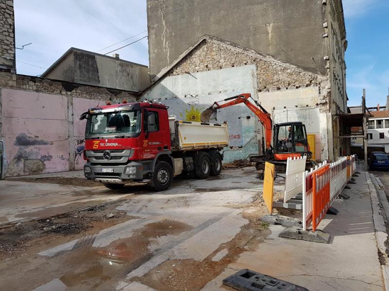 Gradski parking zakupio zemljište ex Kina Tesla u svrhu parkirališta