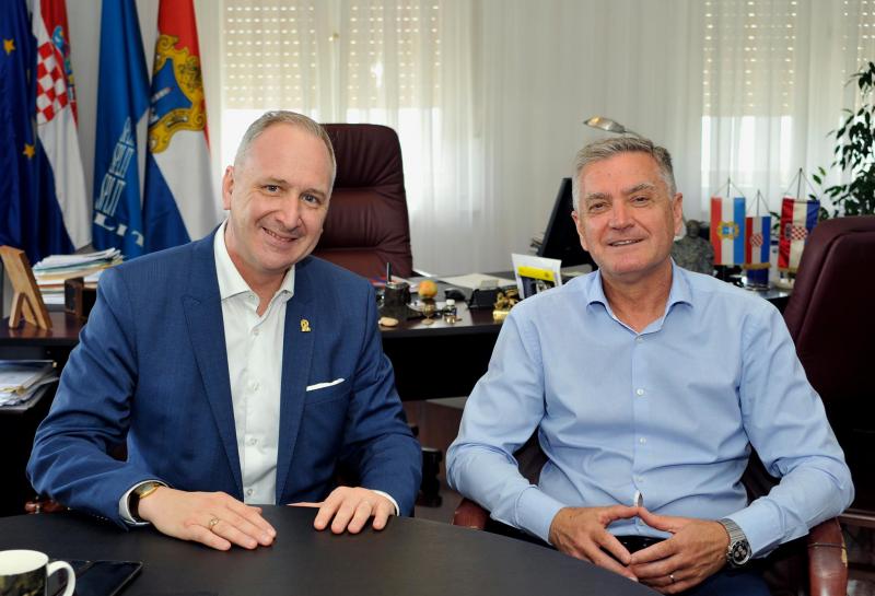 Sastali se gradonačelnici gradova  Šibenika i Splita