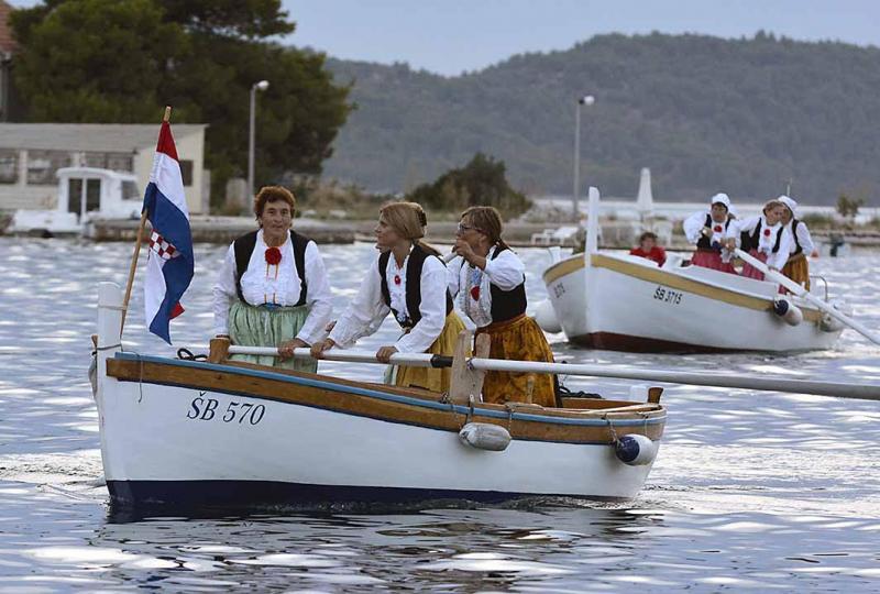 Sedma ženska regata na vesla „U susret Gospi od Anđela“ na Krapnju