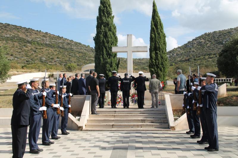 U povodu blagdana Svih svetih i Dušnog dana položeni vijenci na Kvanju