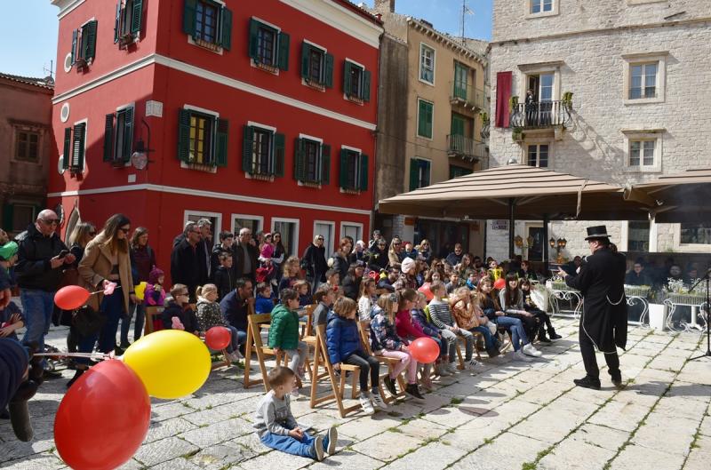 U sklopu programa „Idemo do grada“ 14 manifestacija dobilo ukupno 155.000 kuna 