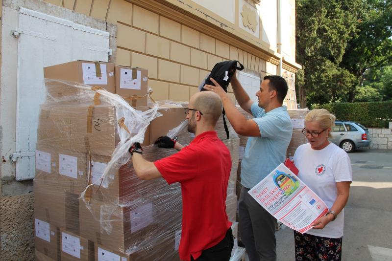  Započinje podjela paketa školskih potrepština za osnovce iz socijalno ugroženih obitelji