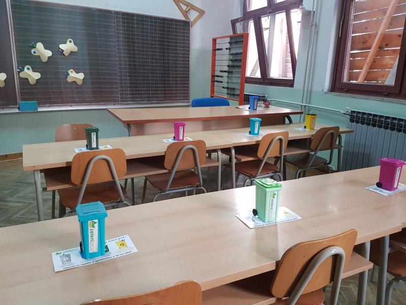 Otpadu je mjesto u spremniku , a ne na ulici