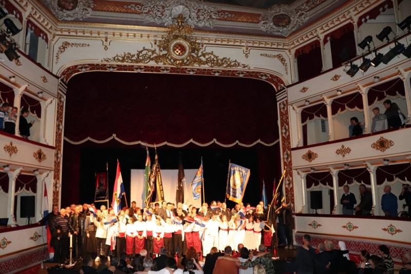 U Šibeniku upriličen glazbeno-scenski spektakl „Plamen vukovarskog svjetla“ U Šibeniku upriličen glazbeno-scenski spektakl „Plamen vukovarskog svjetla“