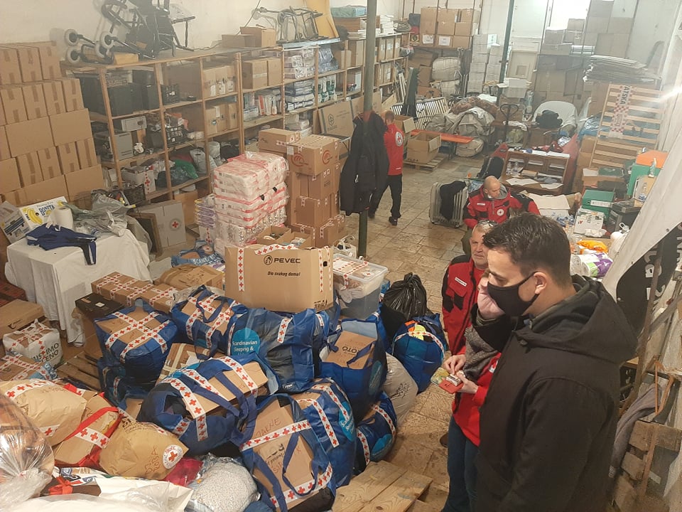 Organizacija humanitarne pomoći u Šibeniku za potresom razorena područja